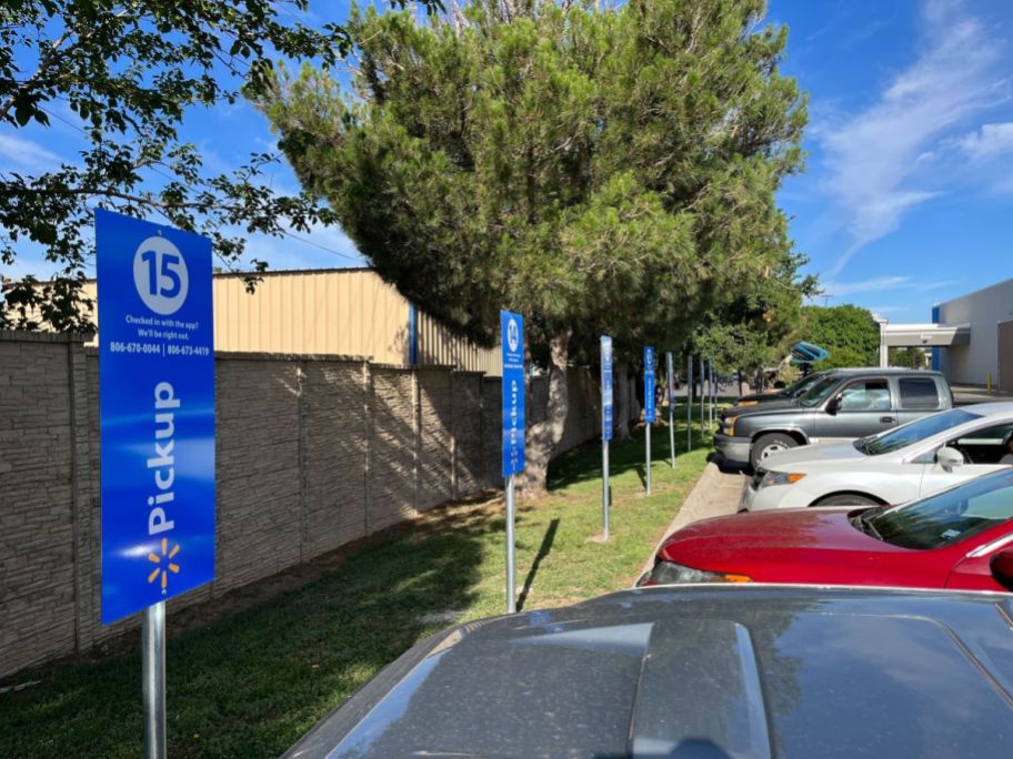 Walmart Grocery Pickup signs