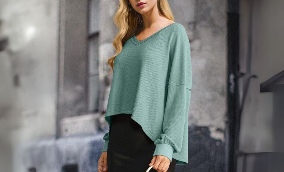 a woman in a green waffle knit hi-low hemmed <a href='https://www.mellowloans.com/category/top-personal-loan-reviews' target='_blank' rel='follow'>top</a> ” width=”912″ height=”555″></p>
<div class=