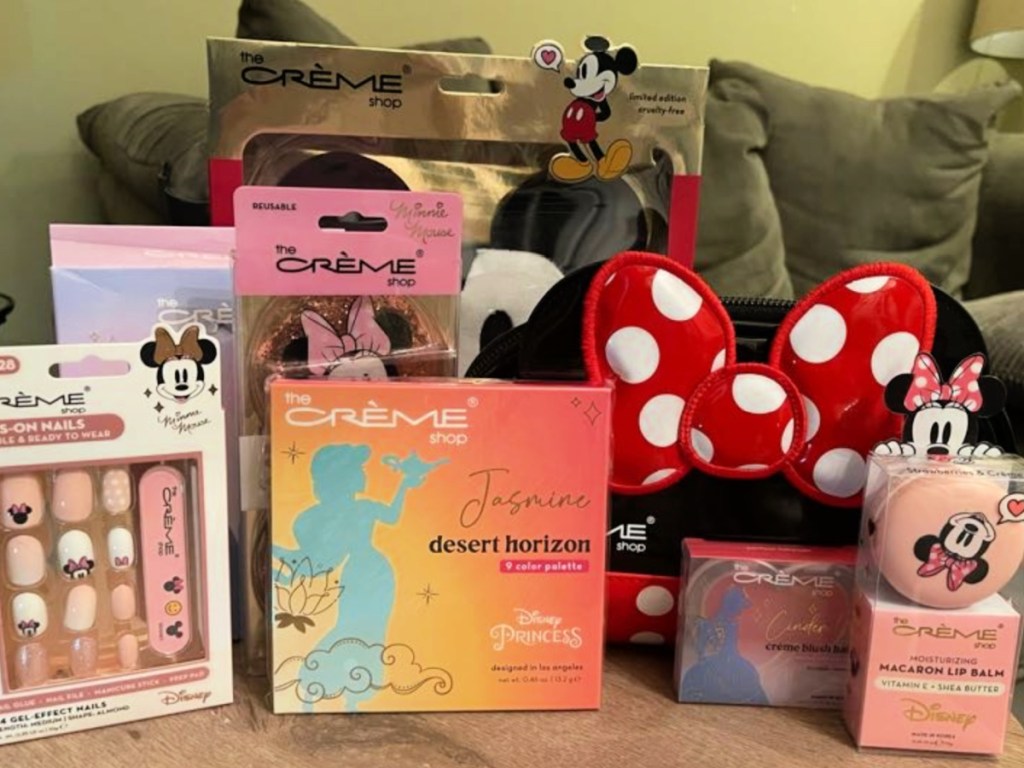 Disney Minnie Mouse Pouch with freebies