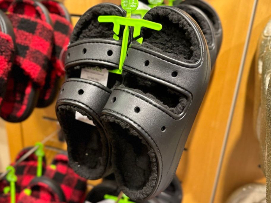 2-strap crocs with sherpa lining