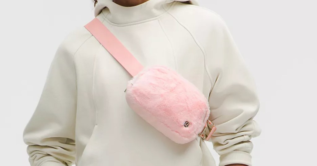 woman wearing lululemon Everywhere Belt Bag in Plush pink Fleece