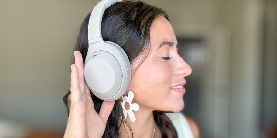 woman wearing gray headphones