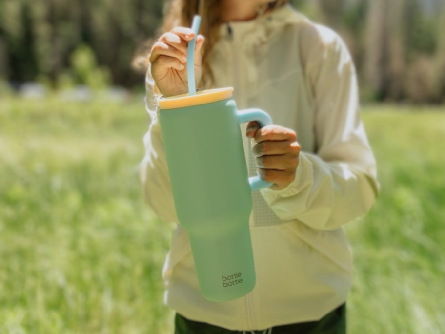 woman holding bottle bottle 40oz tumbler in green