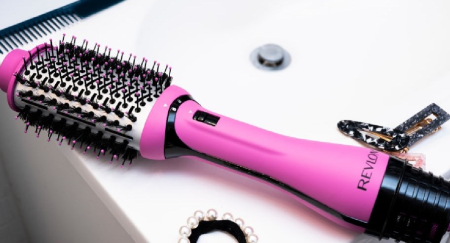 evlon One Step Volumizer Plus Hair Dryer Brush 2.0 in Pink 