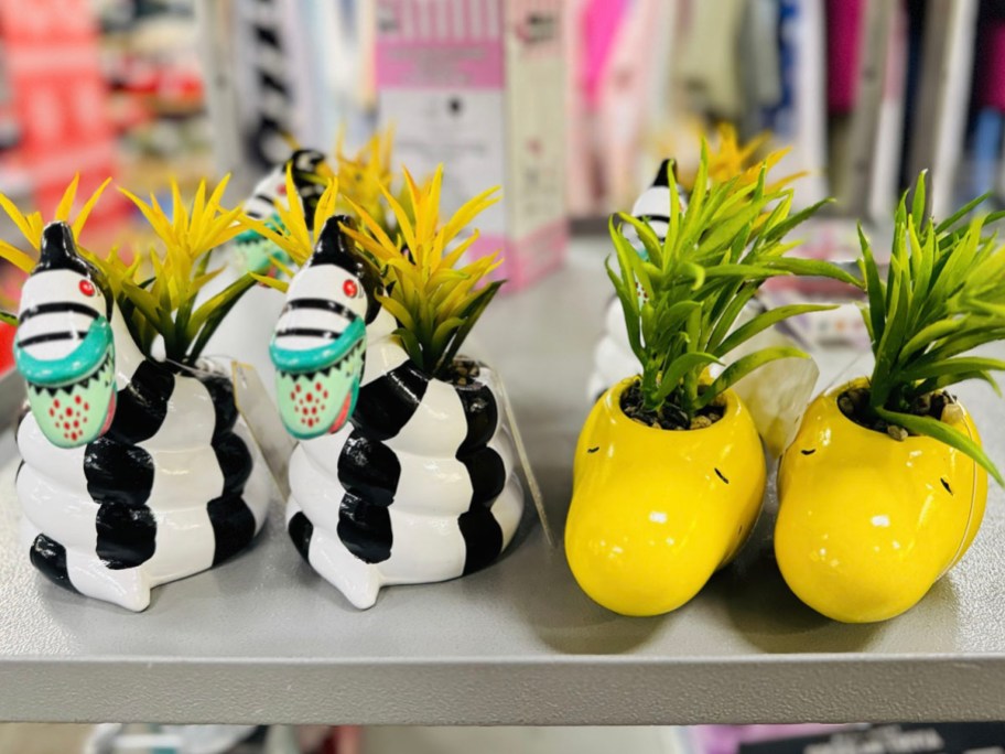 beetlejuice and snoopy planters 