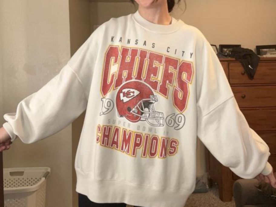 woman wearing NFL by Abercrombie Graphic Oversized Sunday Crew