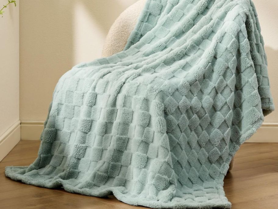 Bedsure Throw Blanket in Sage Green 50x60