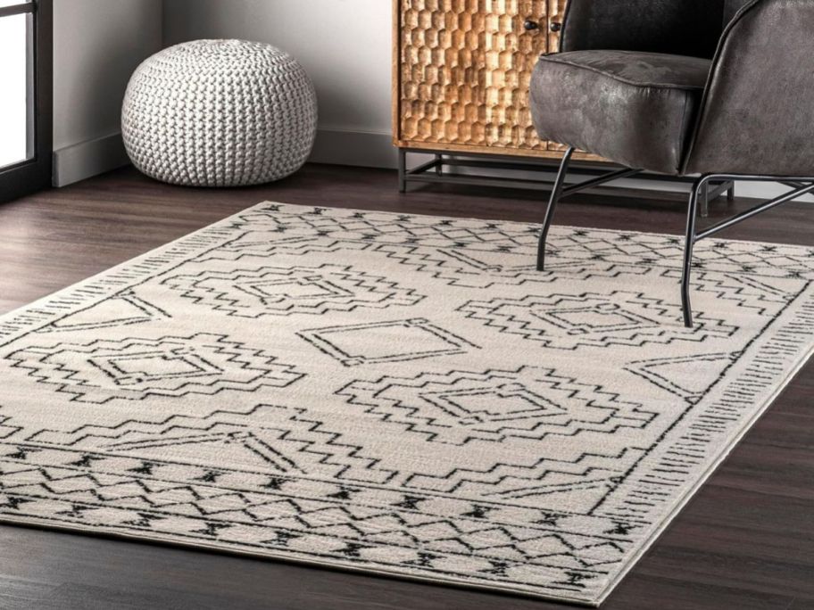 nuLOOM 7 x 9 Area Rug in Noa Grey in living room