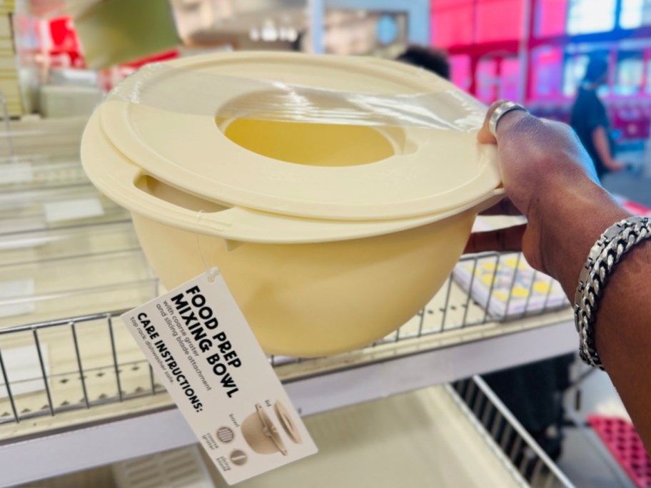 Food prep mixing bowl displayed at the store