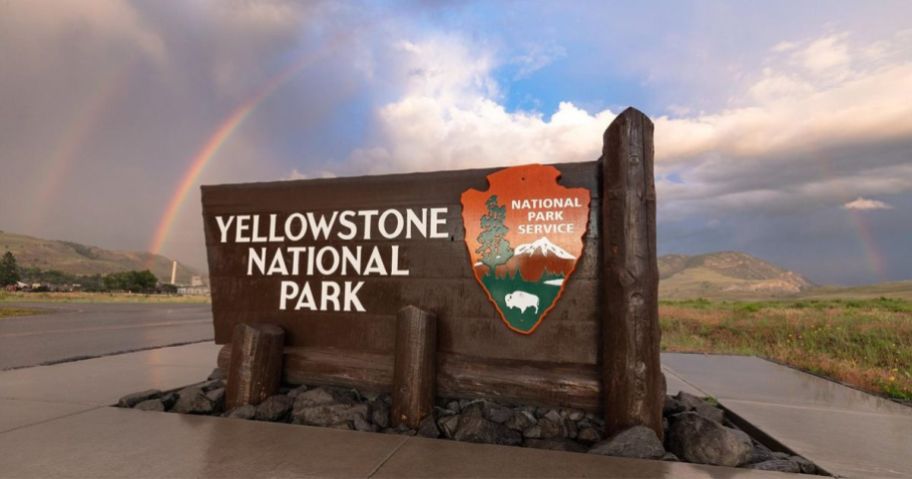 Yellowstone National Park sign