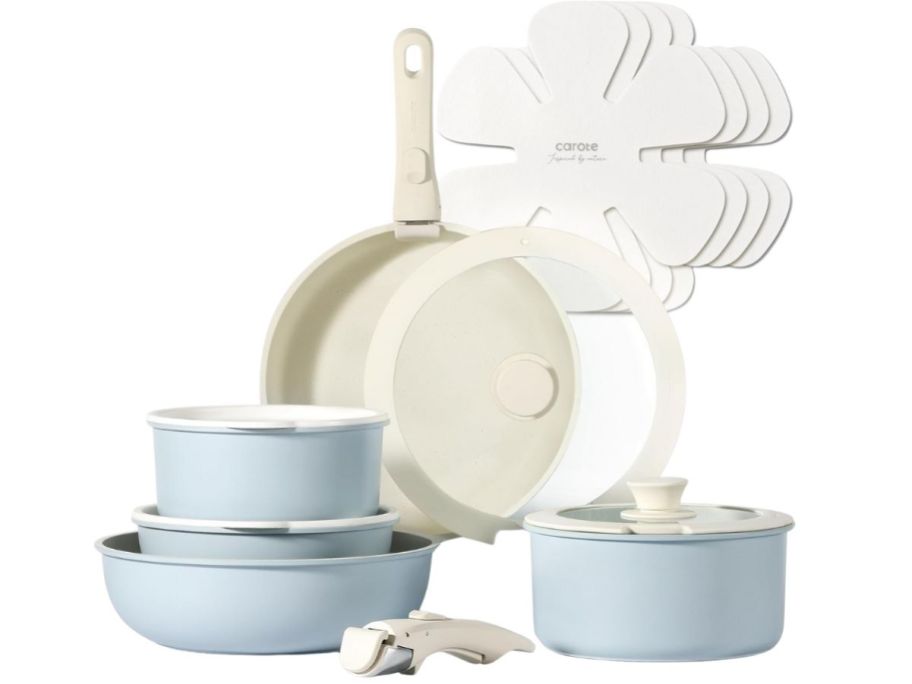 Carote 15-Piece Nonstick Cookware Set in Blue stock image