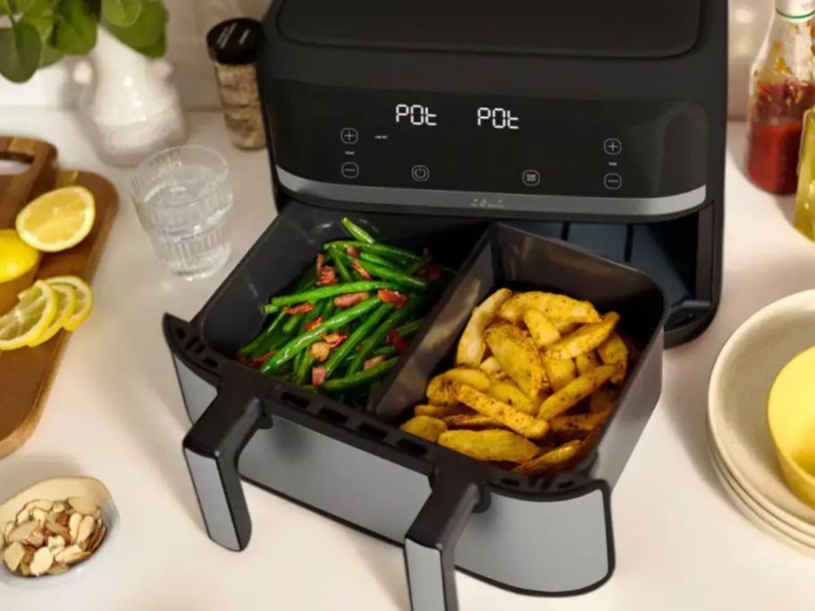 Dual basket airfryer with food on both sides