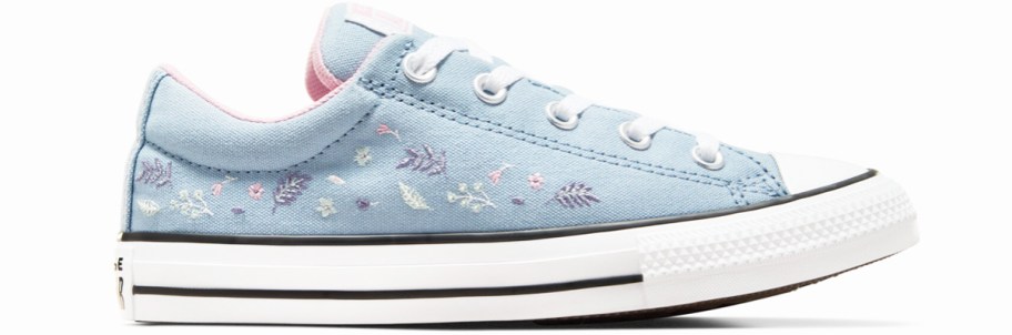 blue sneaker with floral embroidery 