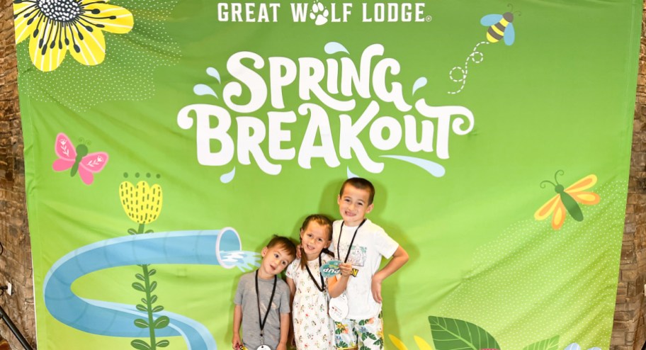 kids standing in front of Great Wolf Lodge Spring Breakout backdrop 