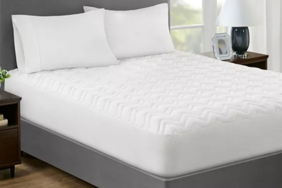 white mattess pad on bed