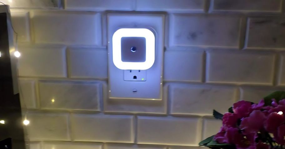 A daylight LED nightlight in an outlet