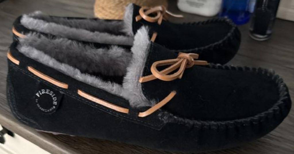  black mens slippers made with 100% Australian sheepskin lining