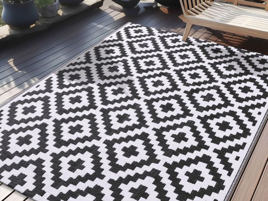 Outdoor Rug with a diamond pattern on a patio