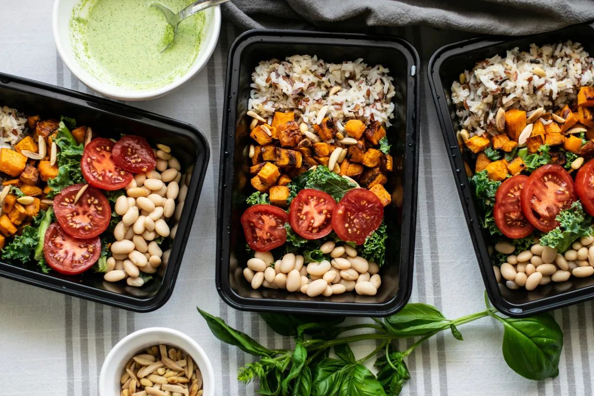 a group of trays with food - top rated meal kit delivery service discounts